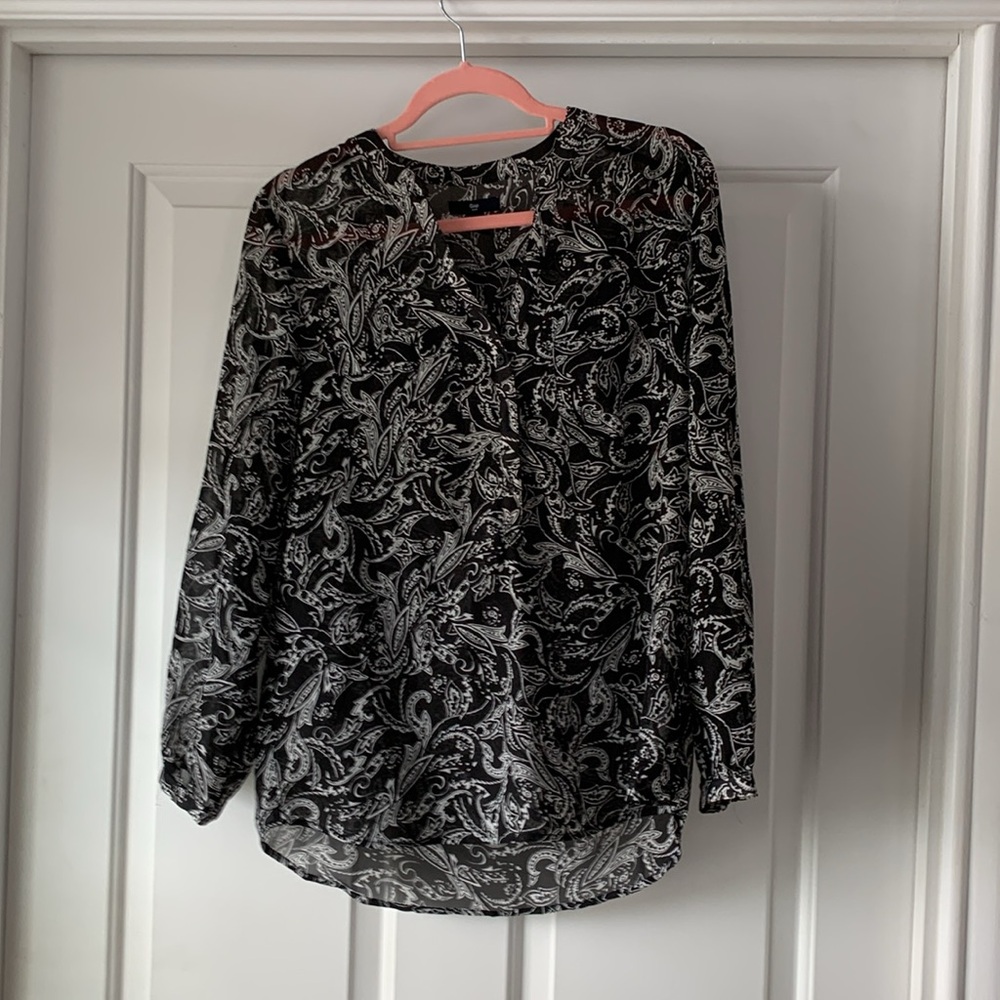 GAP long sleeved shirt with floral pattern